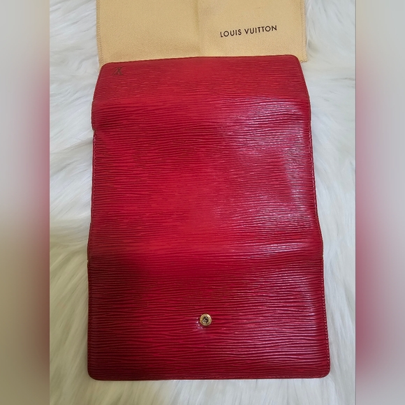 ❤️🎉HOST PICK🎉❤️Louis Vuitton Red Epi bundle (Rare! Good condition!) - Picture 4 of 17